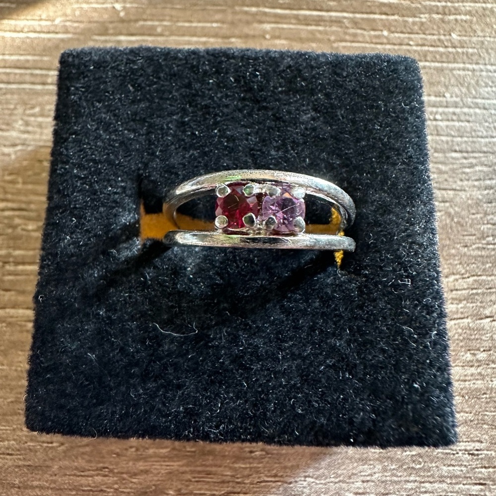 Sterling silver ring With bypass design set with a garnet And Pink Gemstone US 6